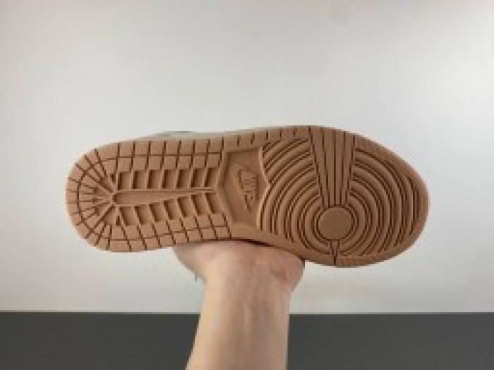 Air Jordan 1 Low Light Orewood Brown Hemp DC0774-130