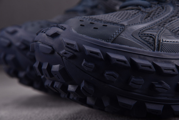 DEFENDER SNEAKER DS017