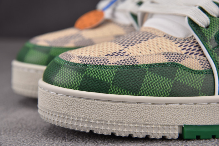 LV TRAINER SNEAKER LV-000591