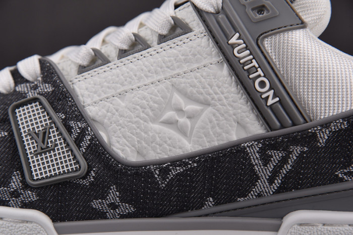 LV TRAINER SNEAKER LV-000576