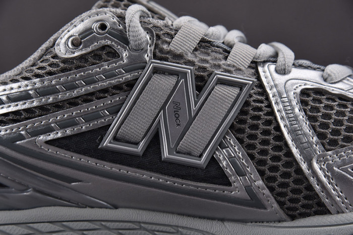 NEW BALANCE SNEAKER NB105