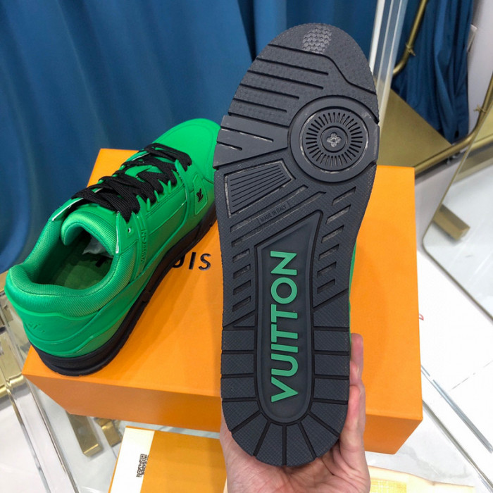 LV SNEAKER LV-000320