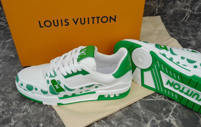 LV SNEAKER LV-000236