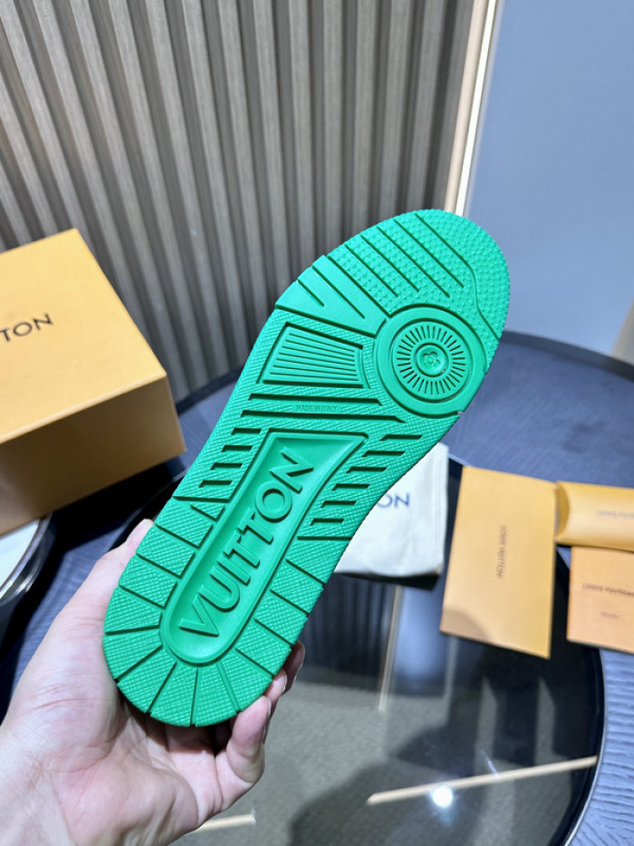 LV SNEAKER LV-000177