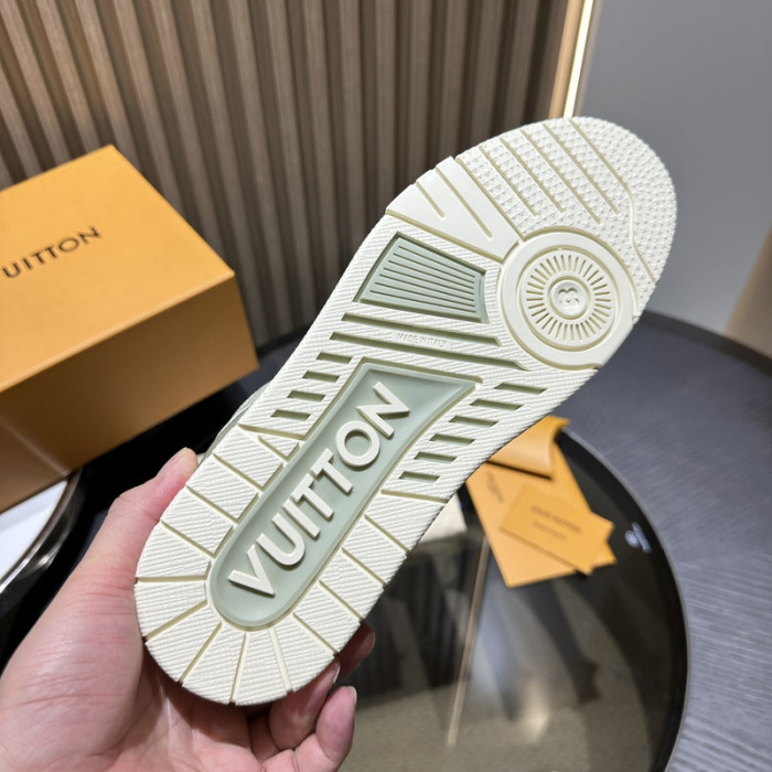 LV TRAINER SNEAKER LV-000570