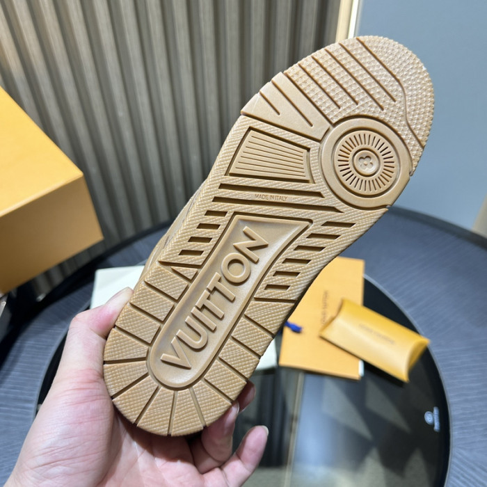 LV TRAINER SNEAKER LV-000602