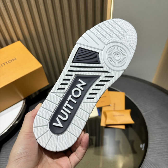 LV TRAINER SNEAKER LV-000605