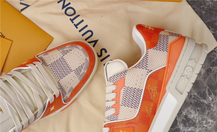 LV SNEAKER LV-000160