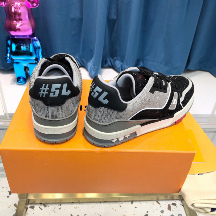LV SNEAKER LV-000368