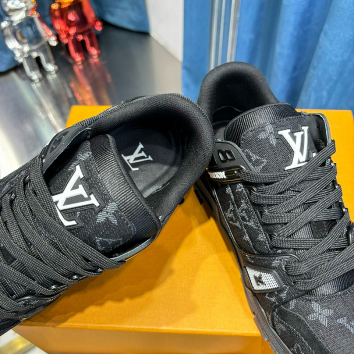 LV SNEAKER LV-000517