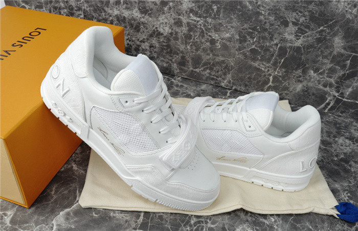 LV SNEAKER LV-000251