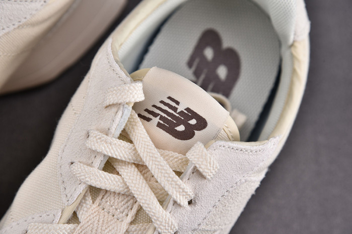 NEW BALANCE SNEAKER NB047