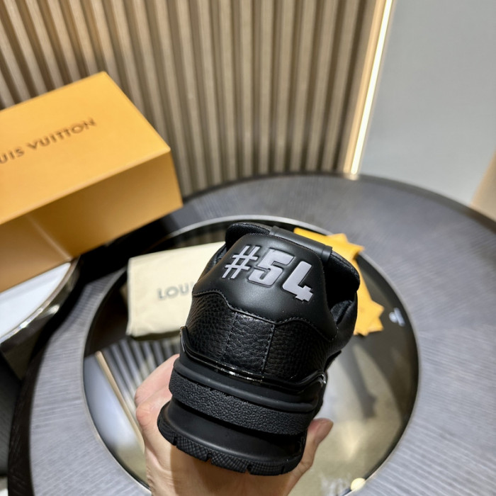 LV TRAINER SNEAKER LV-000571