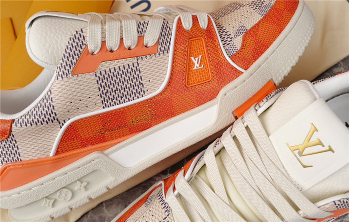 LV SNEAKER LV-000160