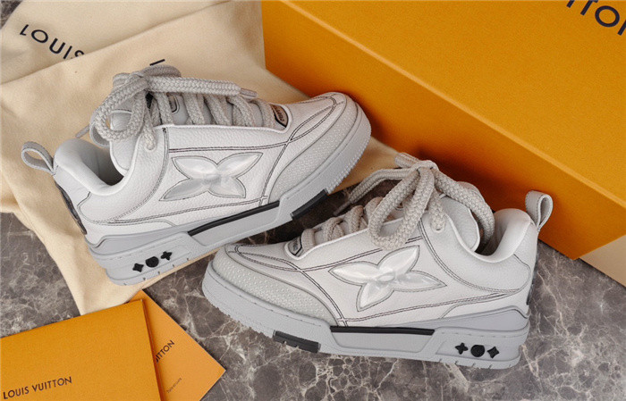 LV SNEAKER LV-000166