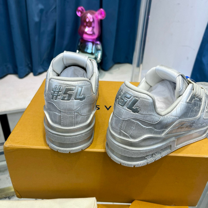 LV SNEAKER LV-000472