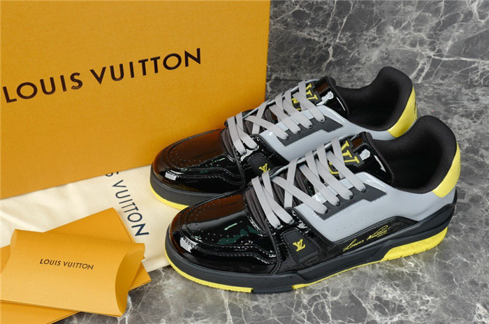 LV SNEAKER LV-000230