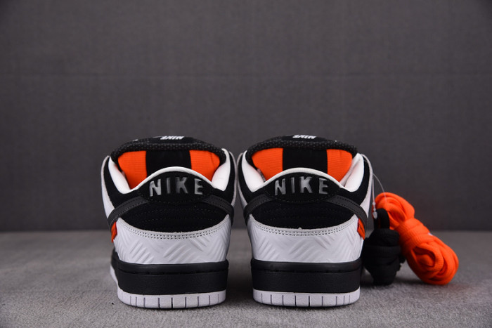 Nike SB Dunk Low TIGHTBOOTH FD2629-100