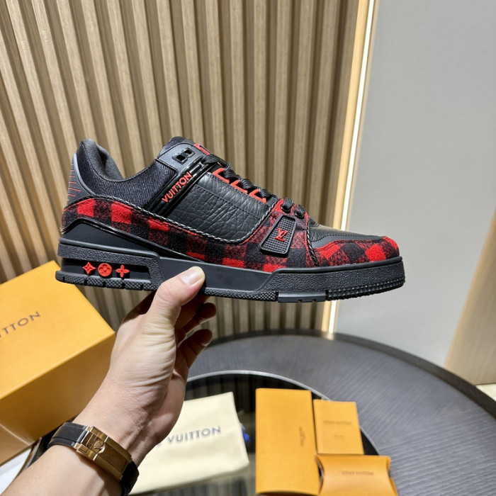 LV TRAINER SNEAKER LV-000584