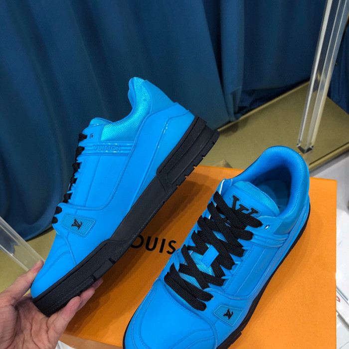 LV SNEAKER LV-000317