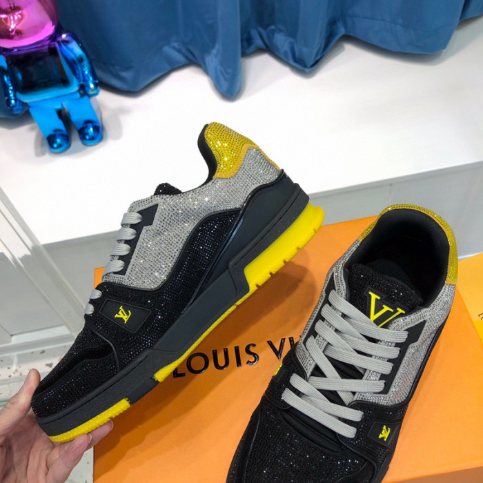 LV SNEAKER LV-000361