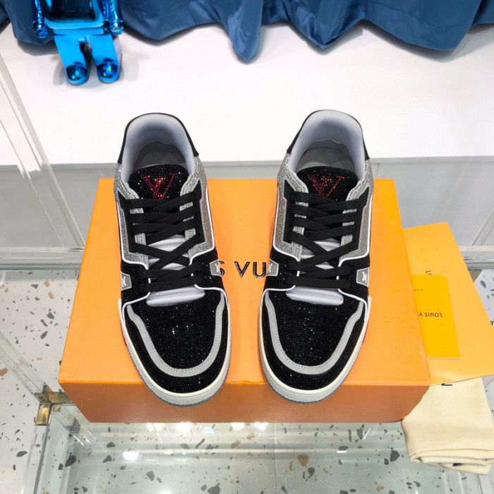 LV SNEAKER LV-000368
