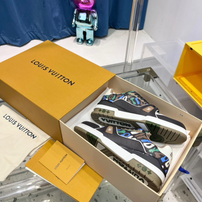 LV SNEAKER LV-000401