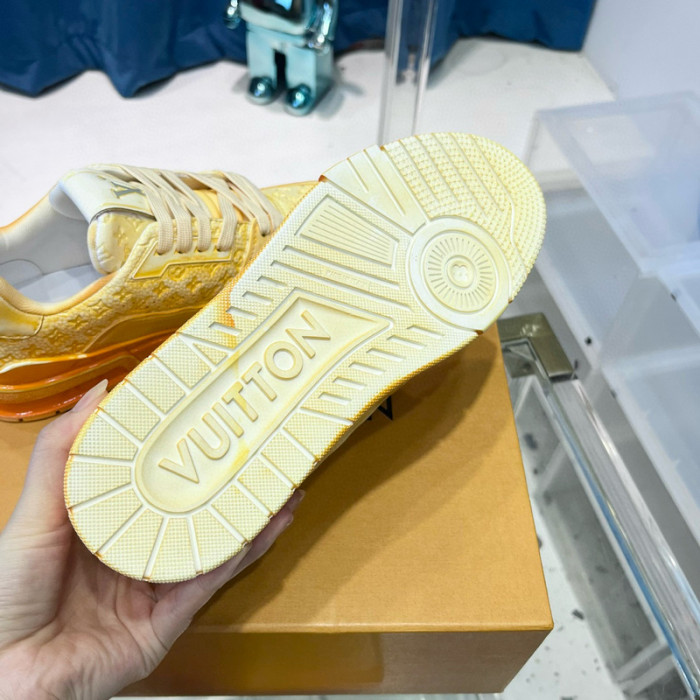 LV SNEAKER LV-000426