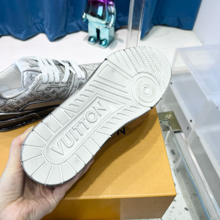 LV SNEAKER LV-000427