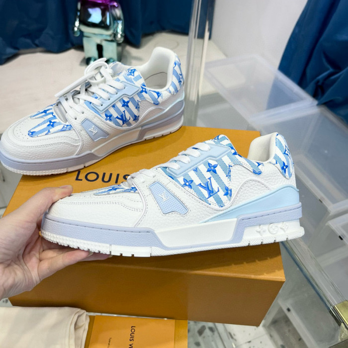 LV SNEAKER LV-000440
