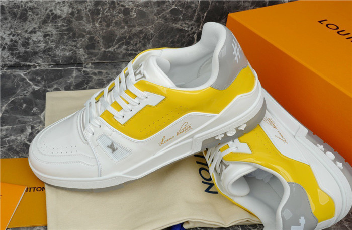 LV SNEAKER LV-000231