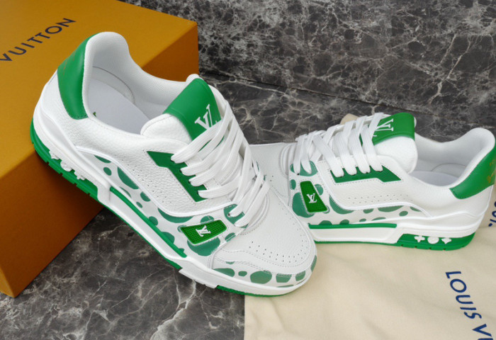LV SNEAKER LV-000236