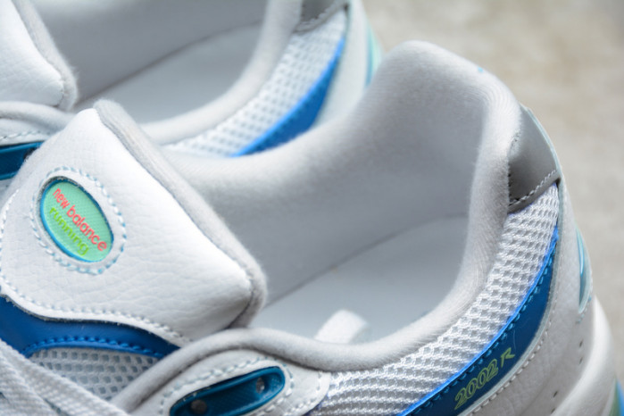 NEW BALANCE SNEAKER 004