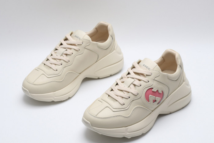 G*u*i* trainer sneaker127
