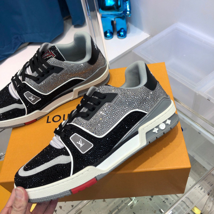 LV SNEAKER LV-000369