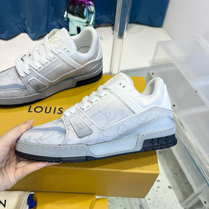 LV SNEAKER LV-000416