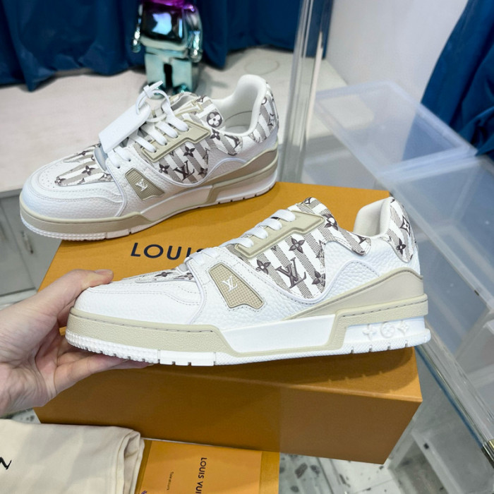 LV SNEAKER LV-000441