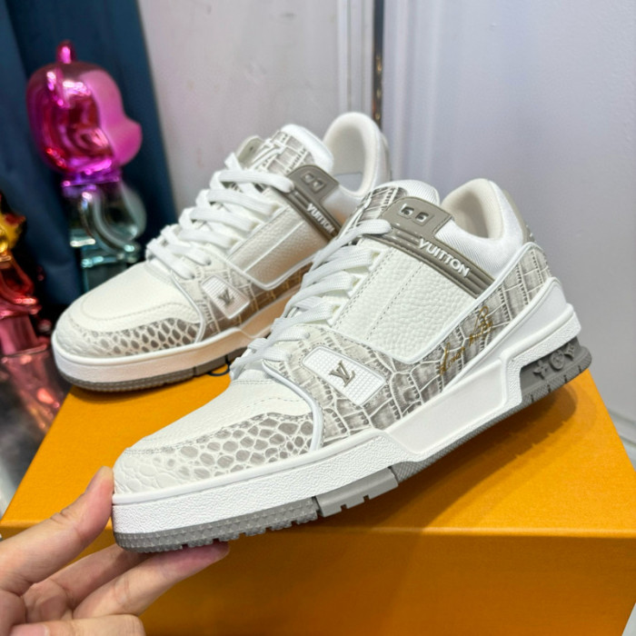LV SNEAKER LV-000526