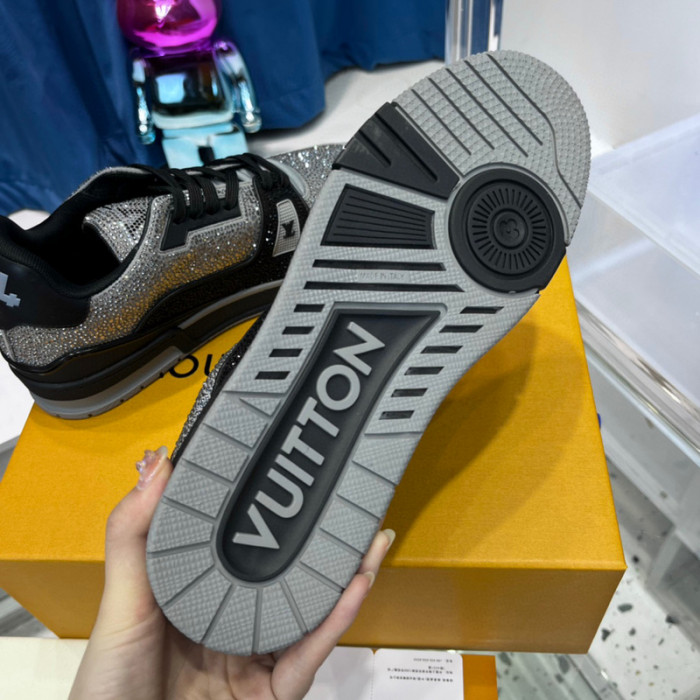 LV SNEAKER LV-000371