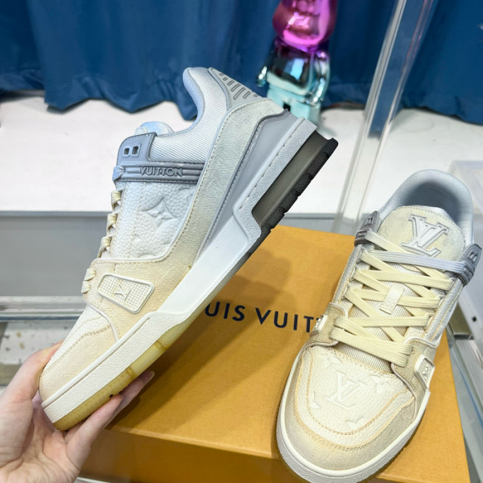 LV SNEAKER LV-000418