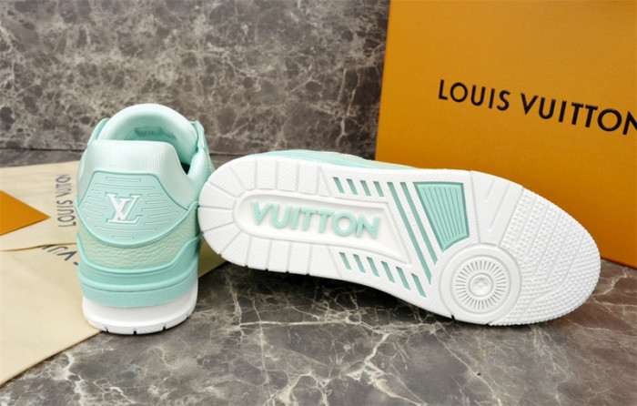 LV SNEAKER LV-000180