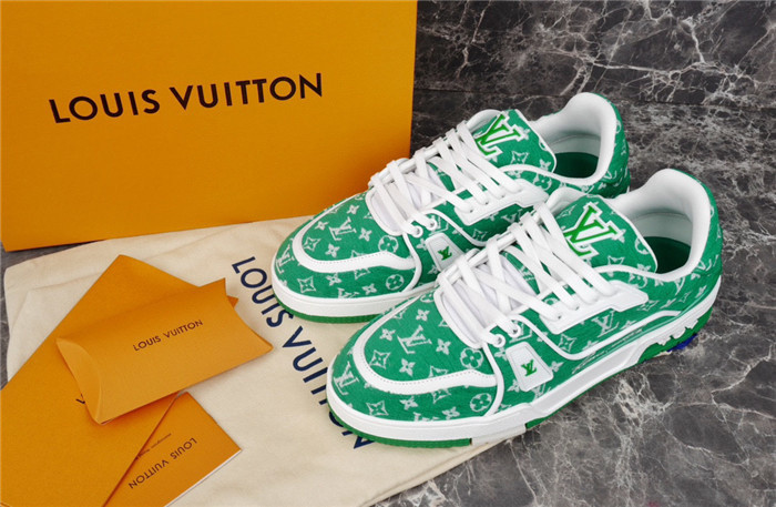 LV SNEAKER LV-000215