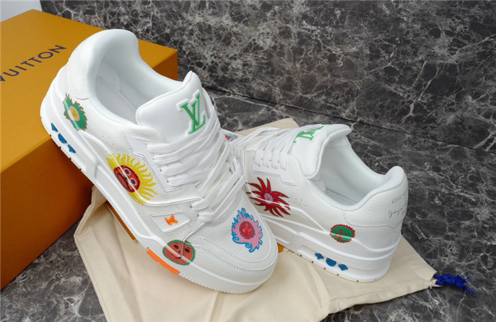 LV SNEAKER LV-000211