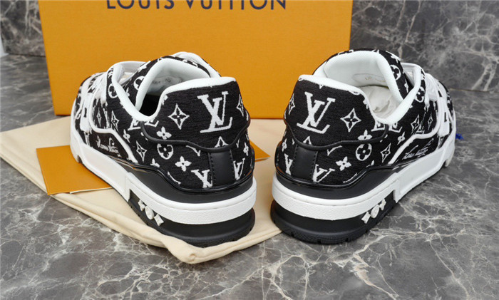 LV SNEAKER LV-000226