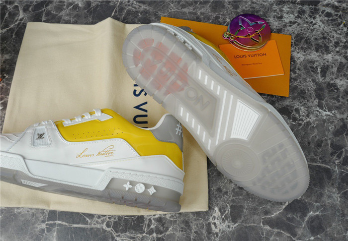 LV SNEAKER LV-000231