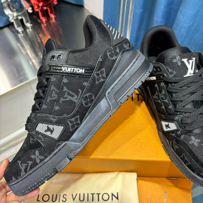 LV SNEAKER LV-000517