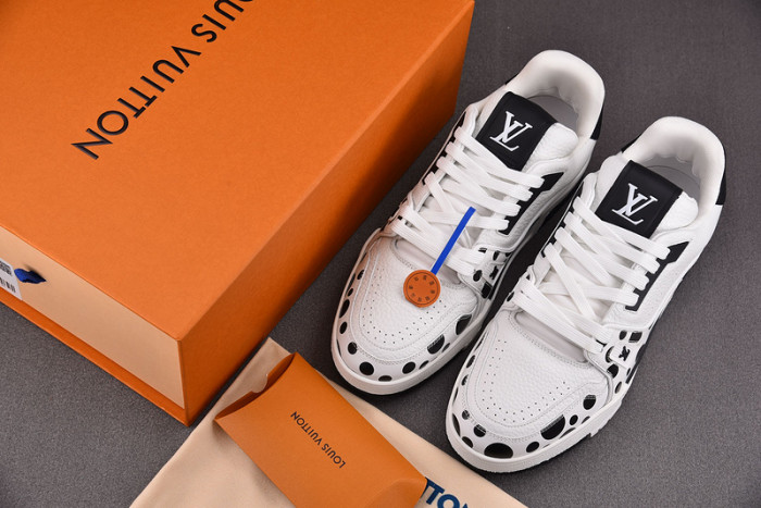 LV SNEAKER LV-000141