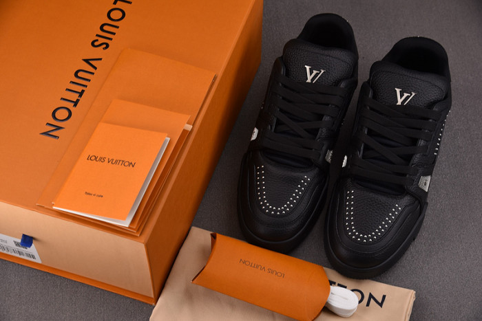 LV TRAINER SNEAKER LV-000568