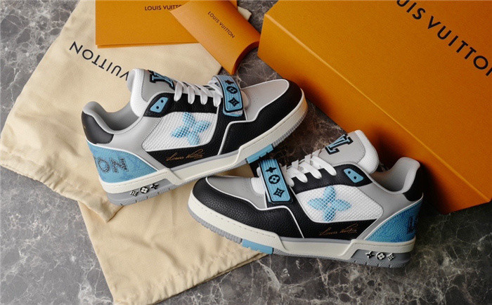 LV SNEAKER LV-000147