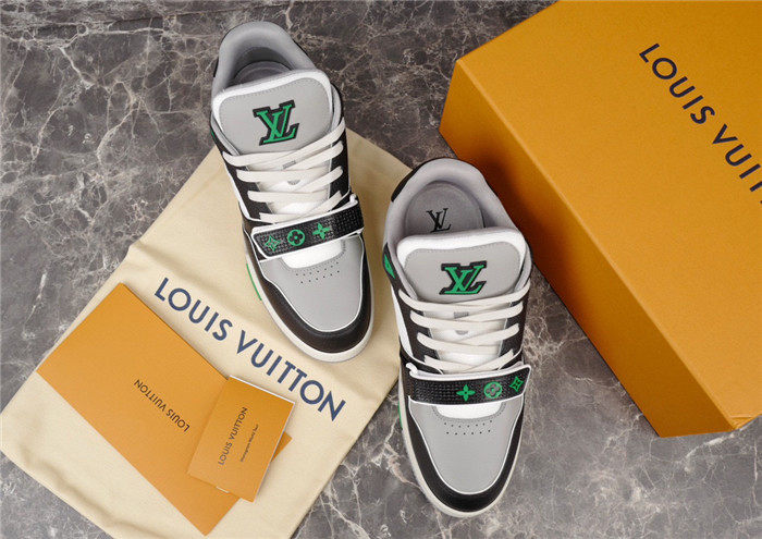 LV SNEAKER LV-000156